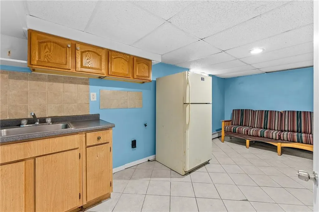 912 Narragansett Boulevard Providence RI 02905