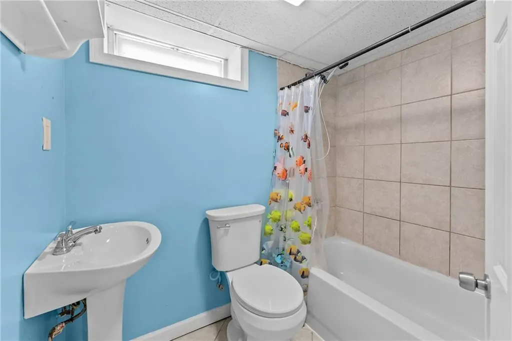 912 Narragansett Boulevard Providence RI 02905