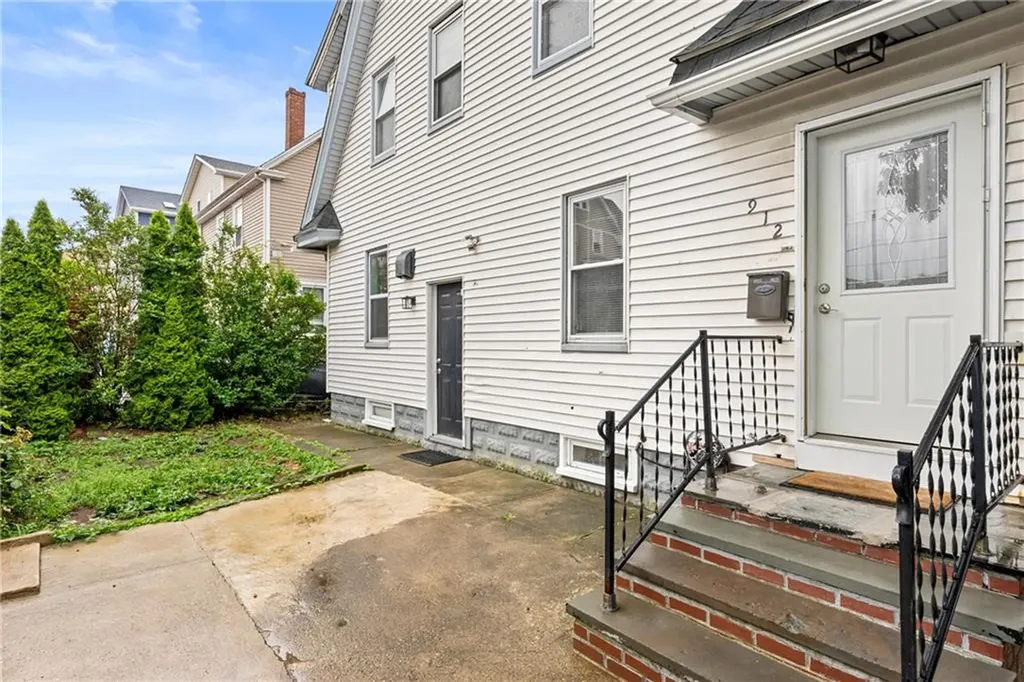 912 Narragansett Boulevard Providence RI 02905