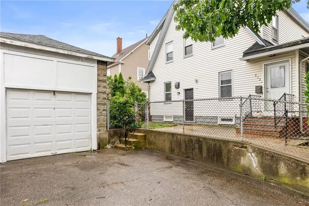 912 Narragansett Boulevard Providence RI 02905