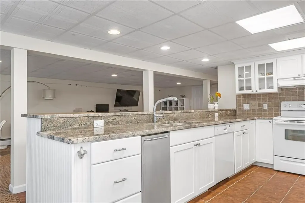 94 Greening Lane Cranston RI 02920