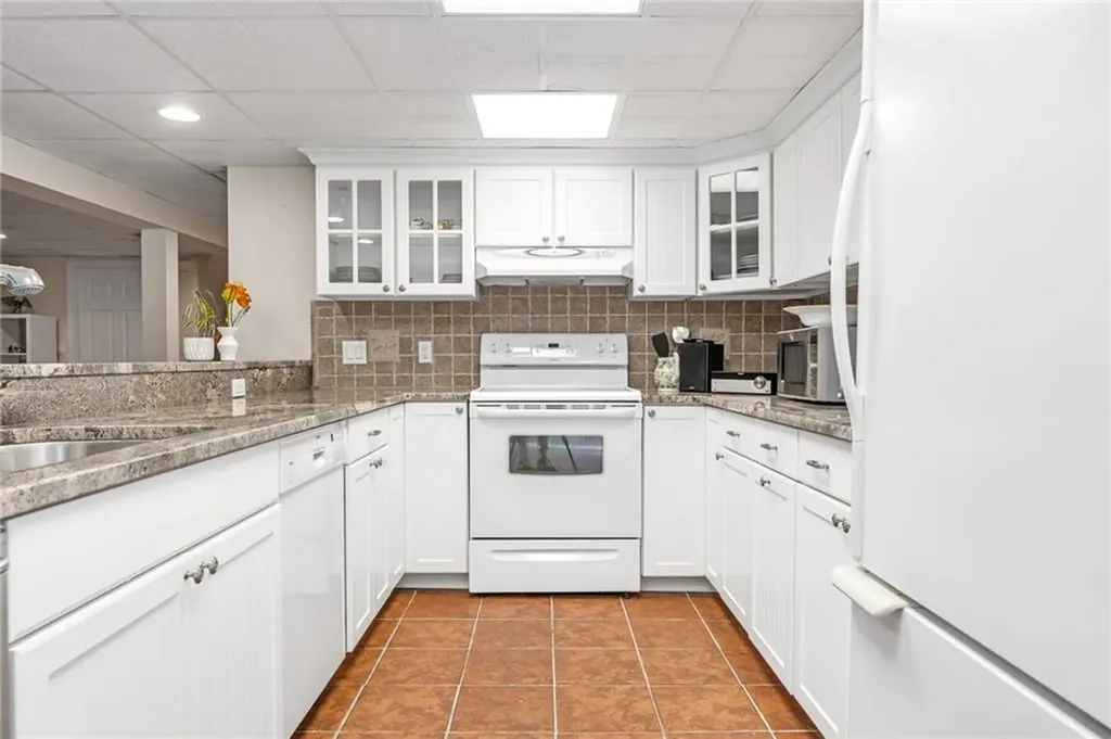 94 Greening Lane Cranston RI 02920