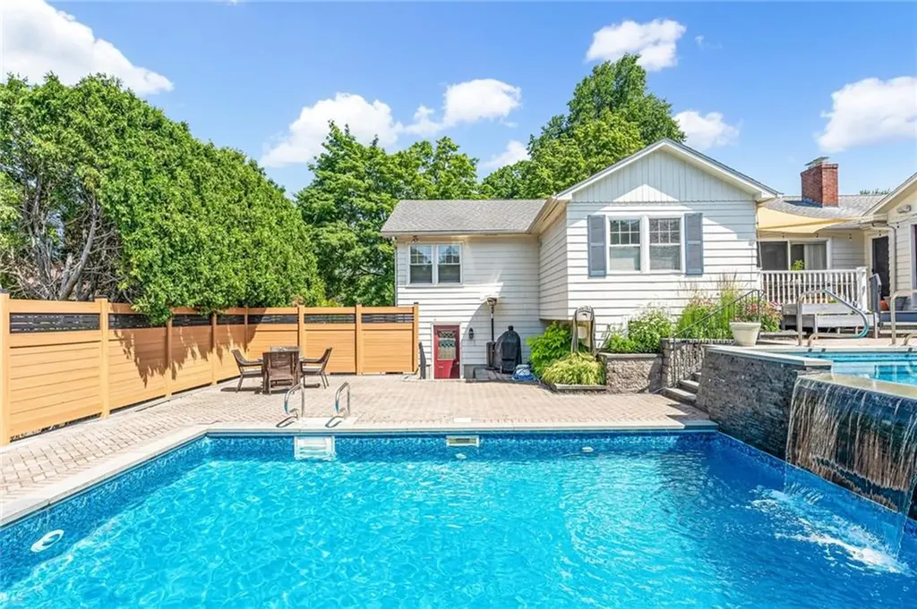 94 Greening Lane Cranston RI 02920