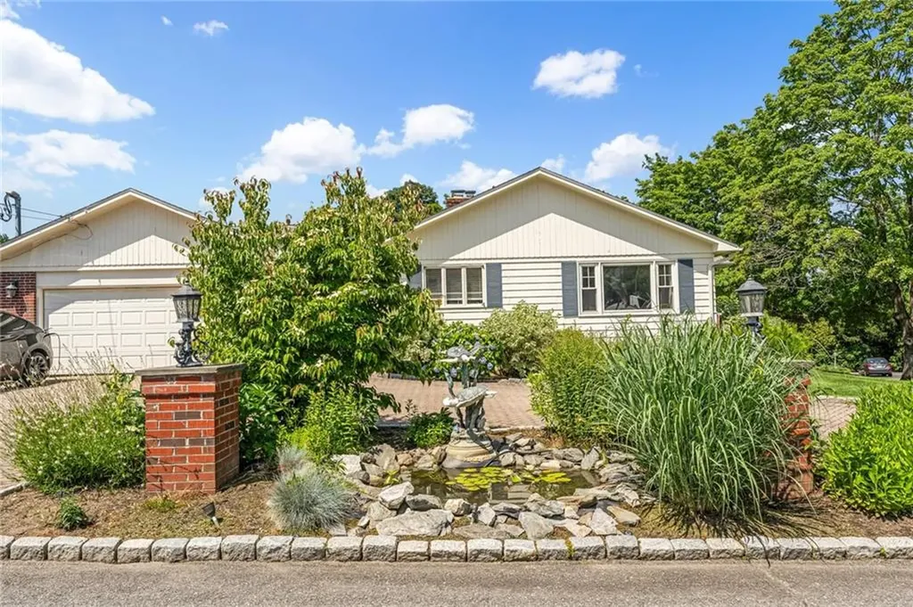 94 Greening Lane Cranston RI 02920