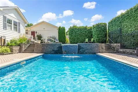 94 Greening Lane Cranston RI 02920