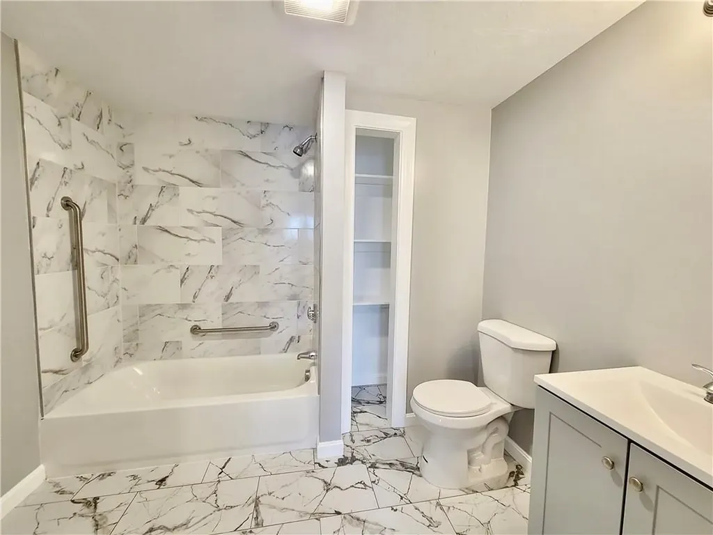 527 Charles Street Providence RI 02904