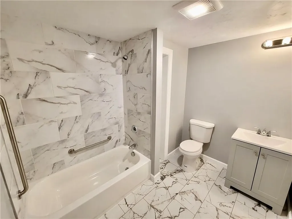 527 Charles Street Providence RI 02904