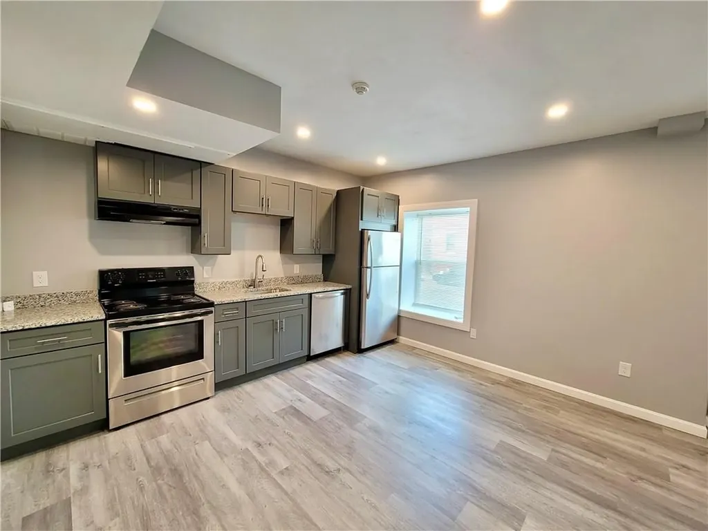 527 Charles Street Providence RI 02904