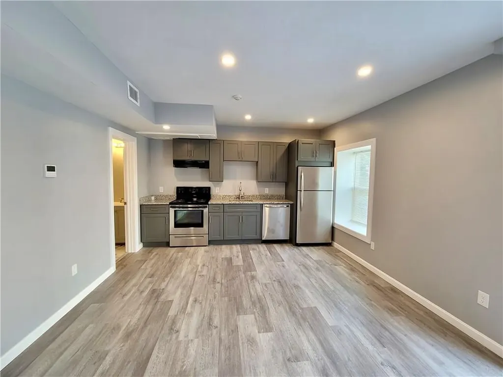 527 Charles Street Providence RI 02904