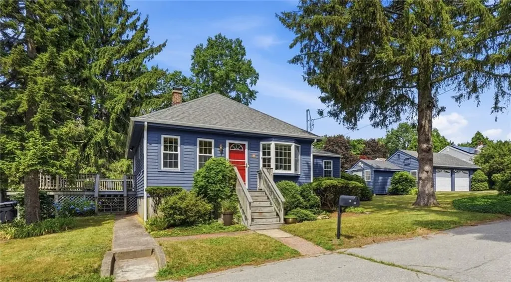 16 Brown Avenue Barrington RI 02806
