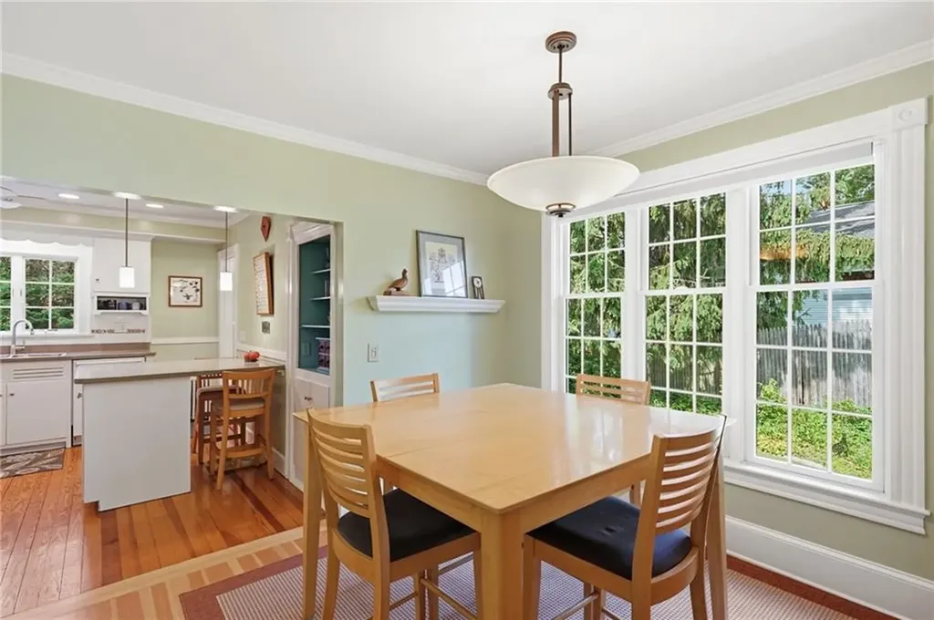 16 Brown Avenue Barrington RI 02806