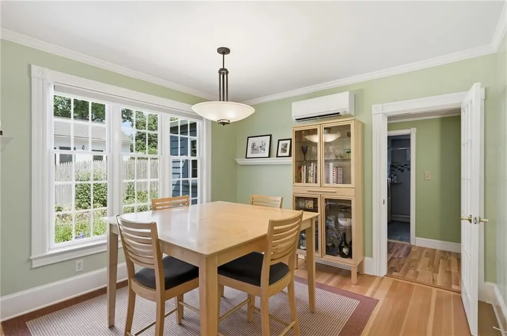 16 Brown Avenue Barrington RI 02806