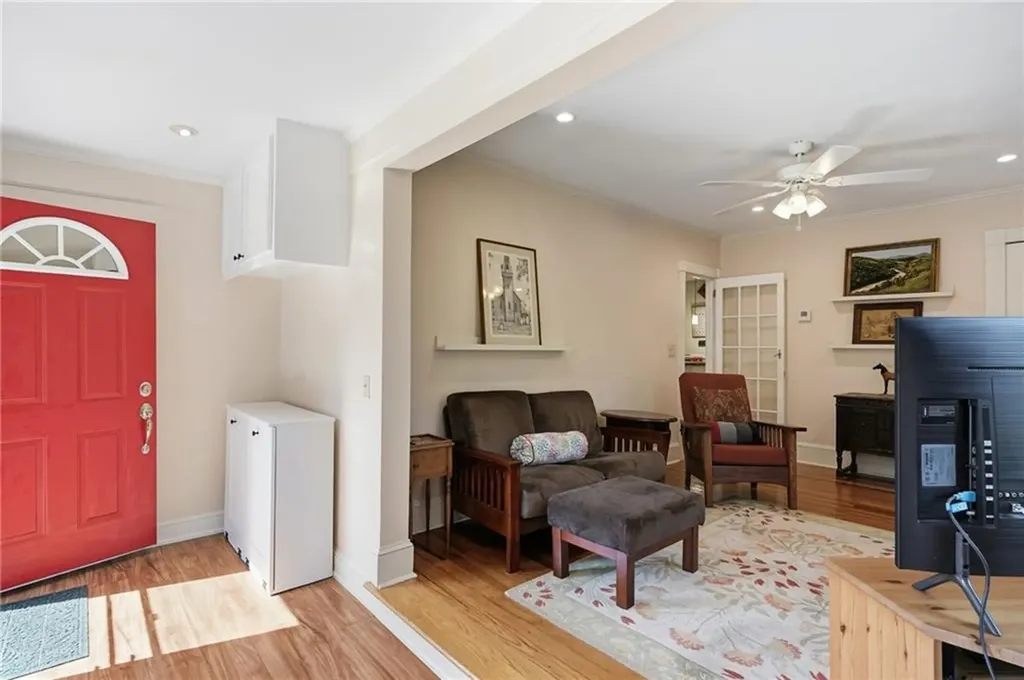 16 Brown Avenue Barrington RI 02806