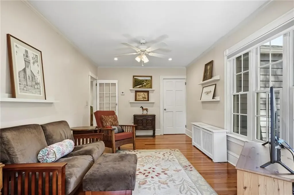 16 Brown Avenue Barrington RI 02806