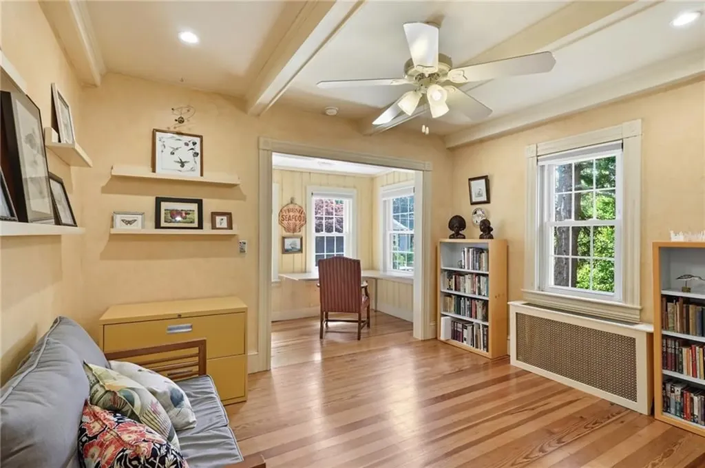 16 Brown Avenue Barrington RI 02806