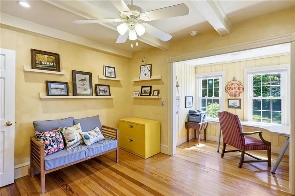 16 Brown Avenue Barrington RI 02806