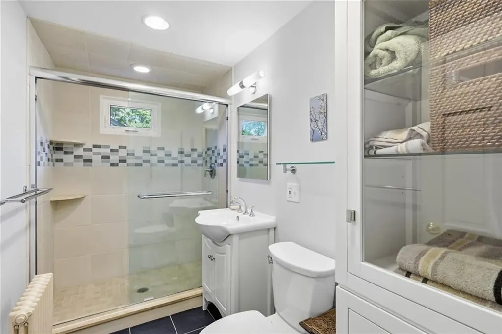 16 Brown Avenue Barrington RI 02806