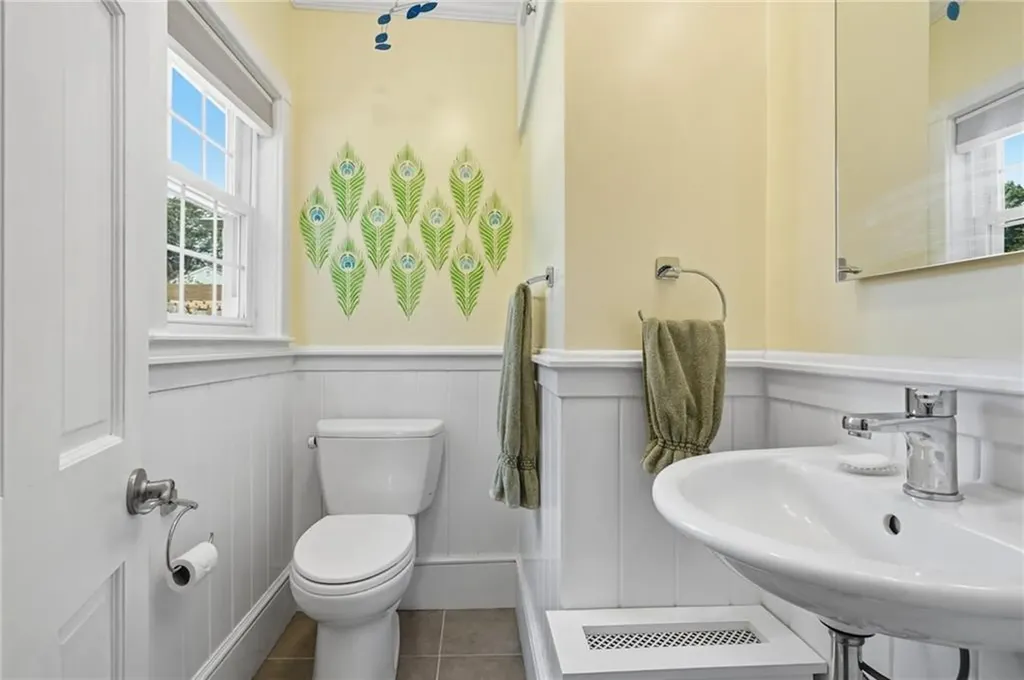 16 Brown Avenue Barrington RI 02806