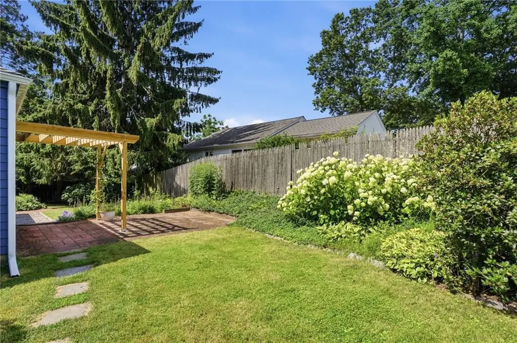 16 Brown Avenue Barrington RI 02806