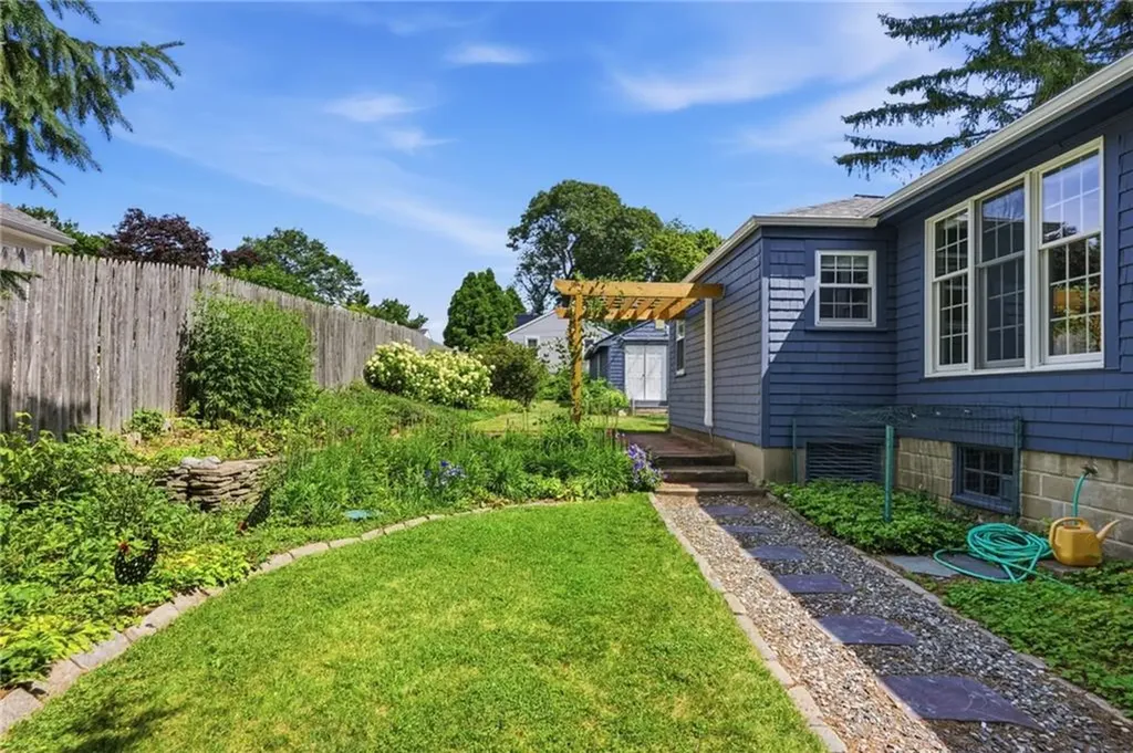 16 Brown Avenue Barrington RI 02806