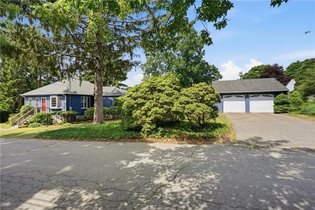 16 Brown Avenue Barrington RI 02806