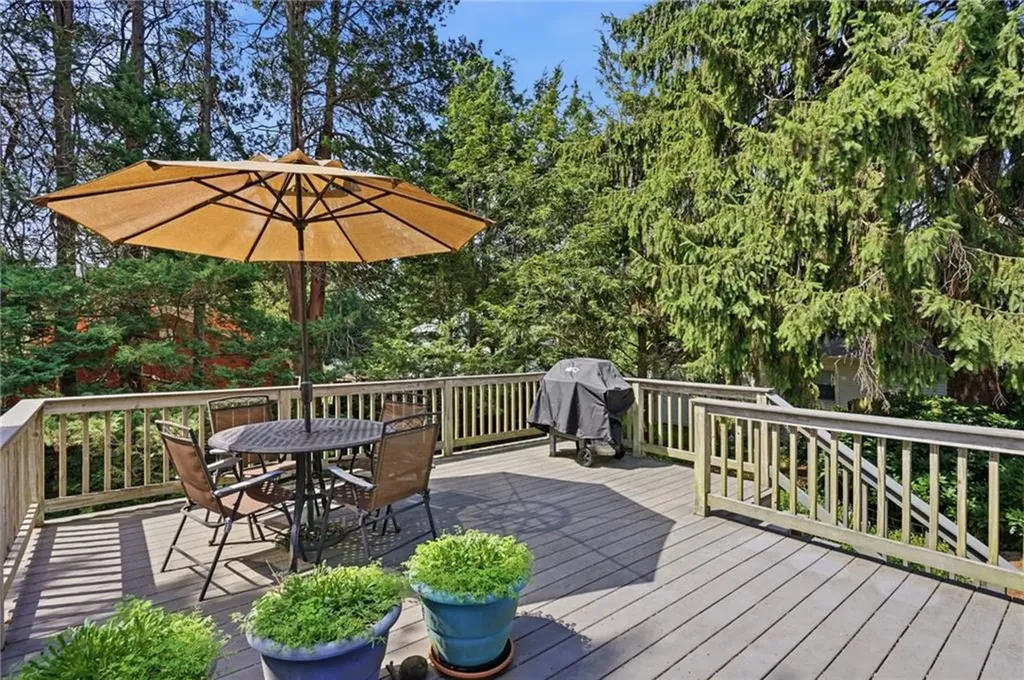 16 Brown Avenue Barrington RI 02806