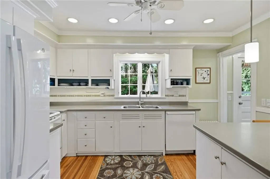 16 Brown Avenue Barrington RI 02806