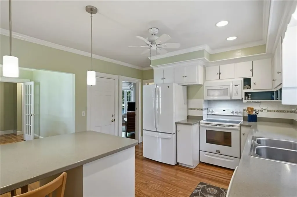 16 Brown Avenue Barrington RI 02806