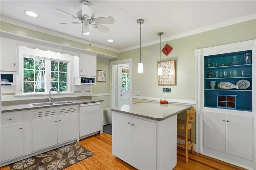 16 Brown Avenue Barrington RI 02806