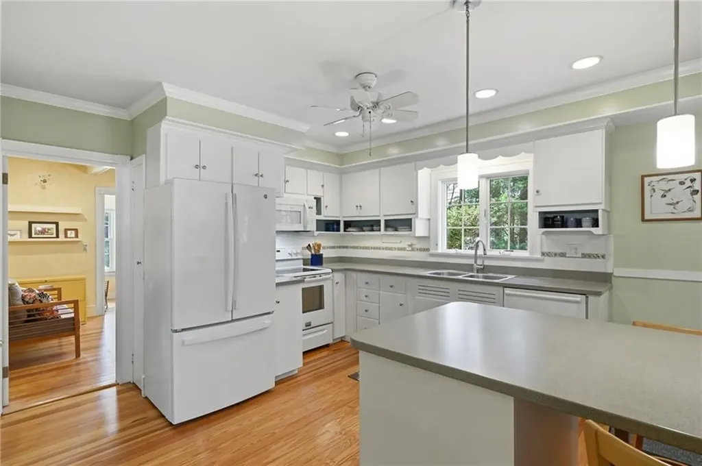 16 Brown Avenue Barrington RI 02806