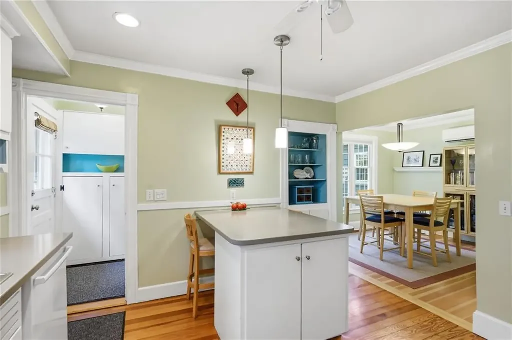 16 Brown Avenue Barrington RI 02806