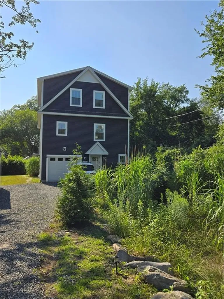 1284 Boston Neck Road Narragansett RI 02882