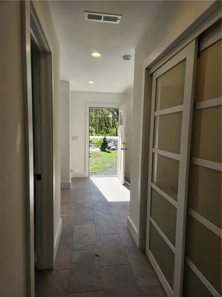 1284 Boston Neck Road Narragansett RI 02882