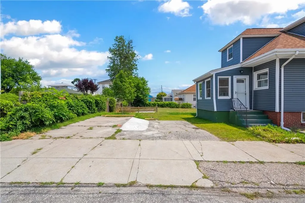 178 Ledge Street Providence RI 02904