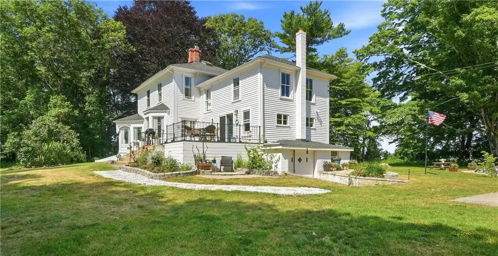 3672 S County Trail Richmond RI 02892