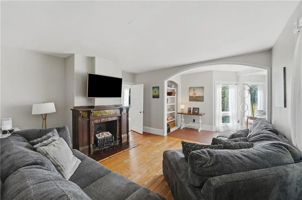 3672 S County Trail Richmond RI 02892