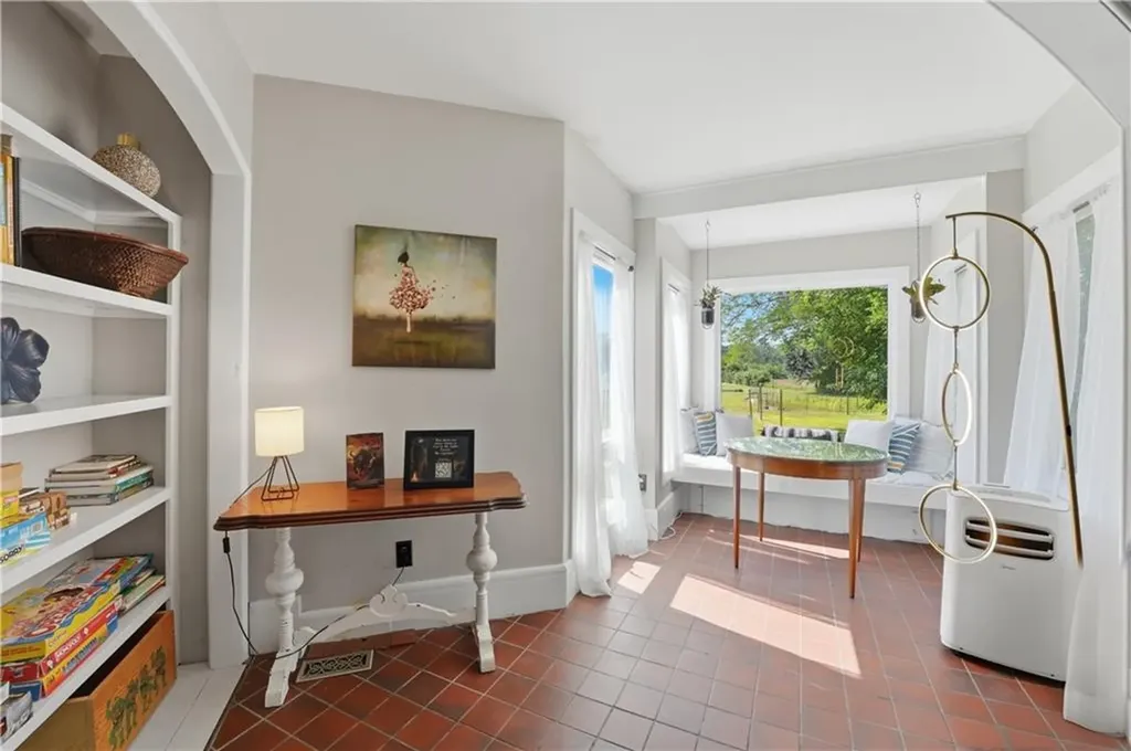 3672 S County Trail Richmond RI 02892