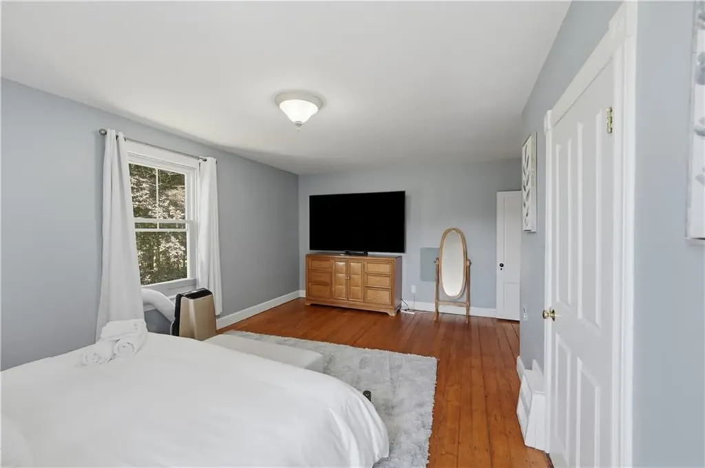 3672 S County Trail Richmond RI 02892