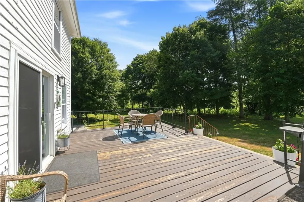 3672 S County Trail Richmond RI 02892