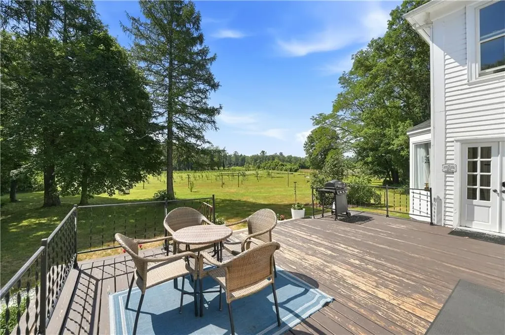 3672 S County Trail Richmond RI 02892