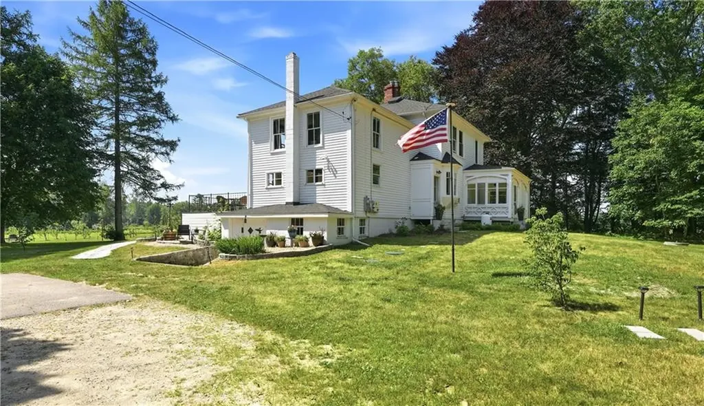 3672 S County Trail Richmond RI 02892
