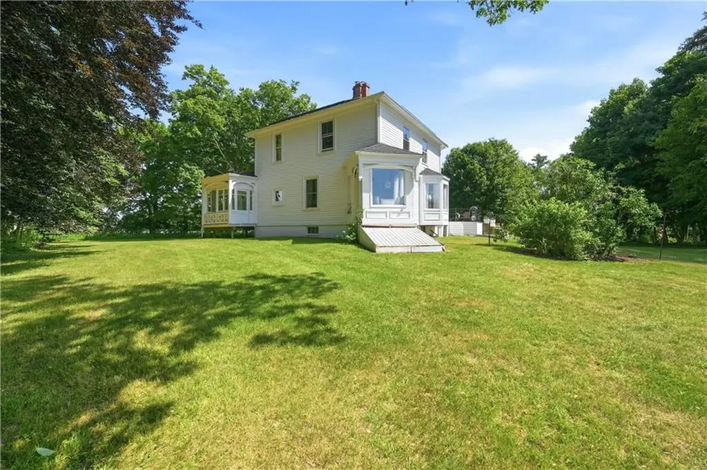 3672 S County Trail Richmond RI 02892