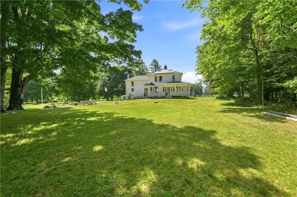 3672 S County Trail Richmond RI 02892