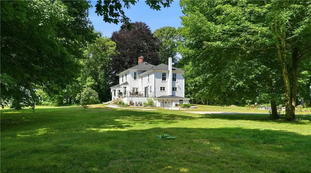 3672 S County Trail Richmond RI 02892