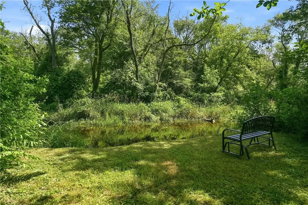 3672 S County Trail Richmond RI 02892