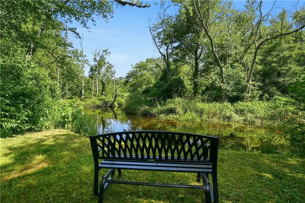 3672 S County Trail Richmond RI 02892