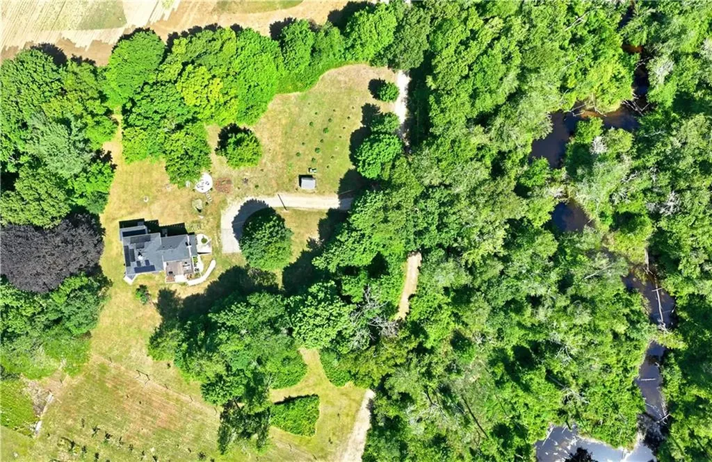 3672 S County Trail Richmond RI 02892