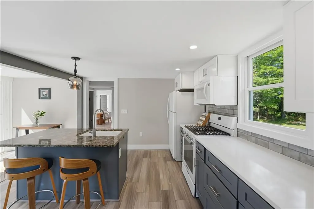 3672 S County Trail Richmond RI 02892