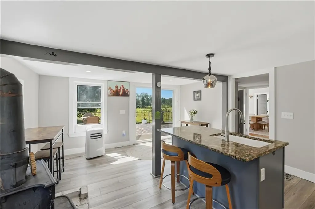 3672 S County Trail Richmond RI 02892