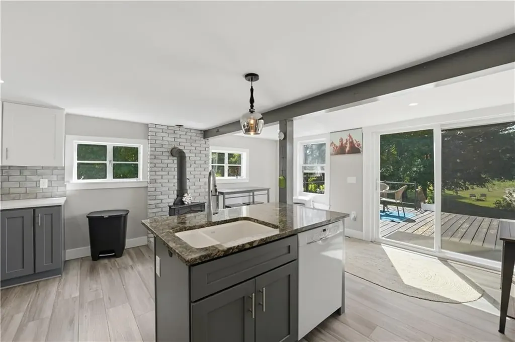 3672 S County Trail Richmond RI 02892
